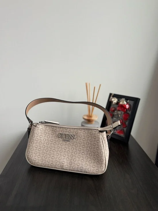 Guess Monogram Bag - Picture 1 of 7